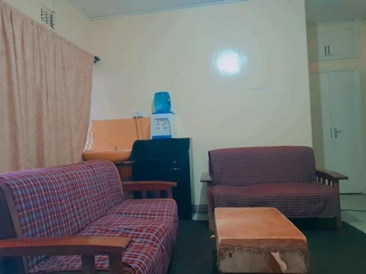 Pinkroses Gardens Hostel Найроби Екстериор снимка