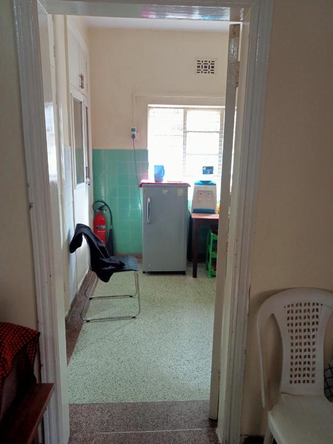 Pinkroses Gardens Hostel Найроби Екстериор снимка