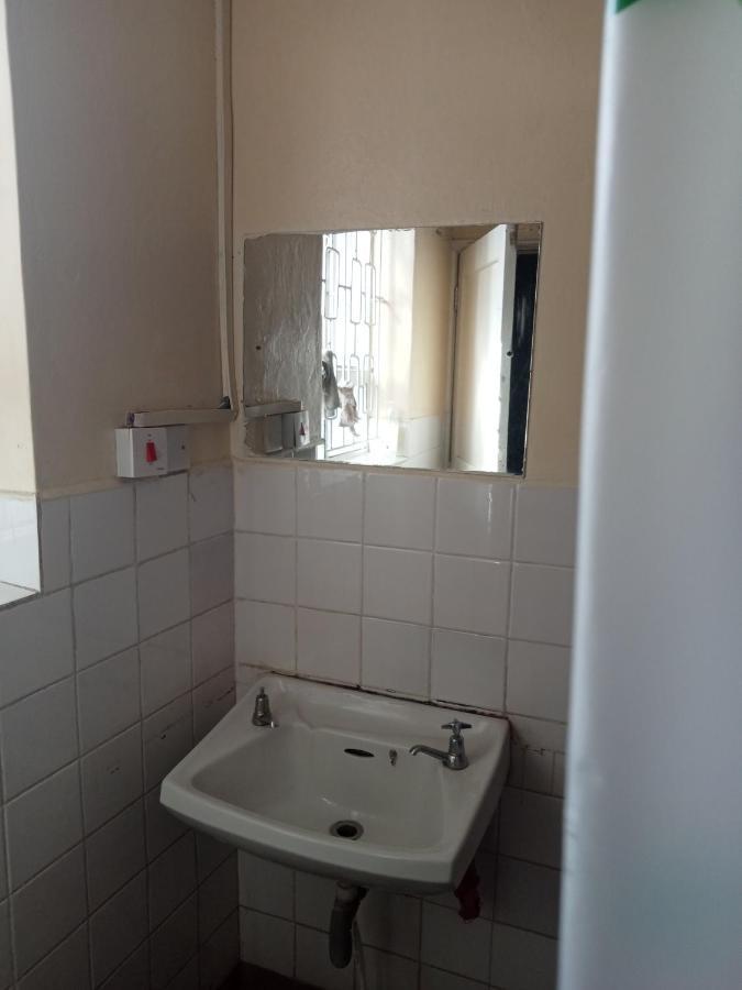 Pinkroses Gardens Hostel Найроби Екстериор снимка